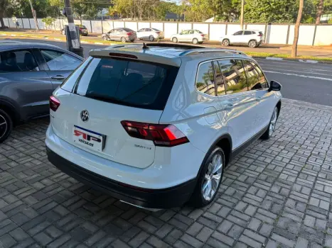 VOLKSWAGEN Tiguan 1.4 250 TSI TOTAL FLEX ALLSPACE COMFORTLINE TURBO AUTOM�TICO TIPTRONIC, Foto 6