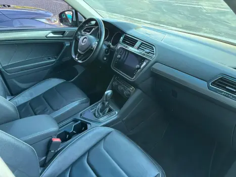 VOLKSWAGEN Tiguan 1.4 250 TSI TOTAL FLEX ALLSPACE COMFORTLINE TURBO AUTOM�TICO TIPTRONIC, Foto 11