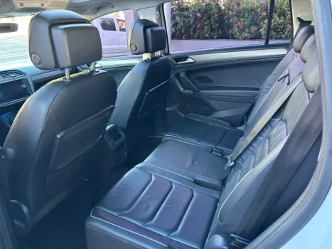 VOLKSWAGEN Tiguan 1.4 250 TSI TOTAL FLEX ALLSPACE COMFORTLINE TURBO AUTOM�TICO TIPTRONIC, Foto 12