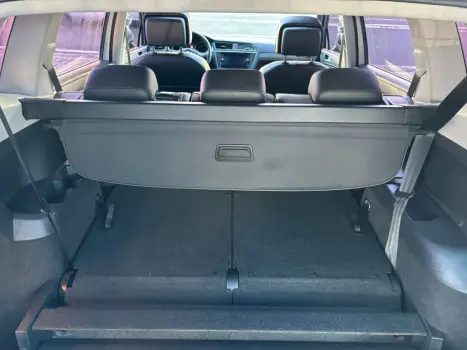 VOLKSWAGEN Tiguan 1.4 250 TSI TOTAL FLEX ALLSPACE COMFORTLINE TURBO AUTOM�TICO TIPTRONIC, Foto 13