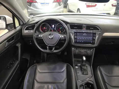 VOLKSWAGEN Tiguan 1.4 250 TSI TOTAL FLEX ALLSPACE COMFORTLINE TURBO AUTOM�TICO TIPTRONIC, Foto 10