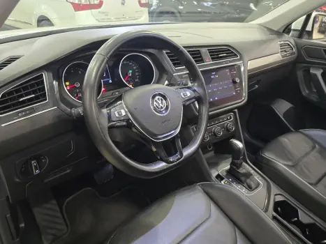 VOLKSWAGEN Tiguan 1.4 250 TSI TOTAL FLEX ALLSPACE COMFORTLINE TURBO AUTOM�TICO TIPTRONIC, Foto 14