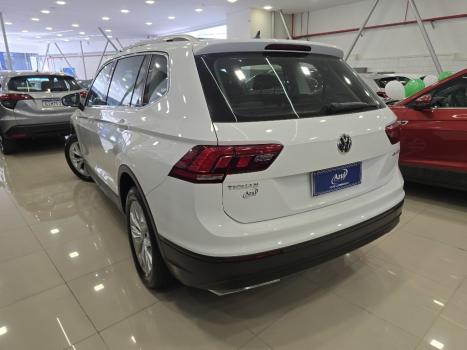 VOLKSWAGEN Tiguan 1.4 250 TSI TOTAL FLEX ALLSPACE COMFORTLINE TURBO AUTOM�TICO TIPTRONIC, Foto 4