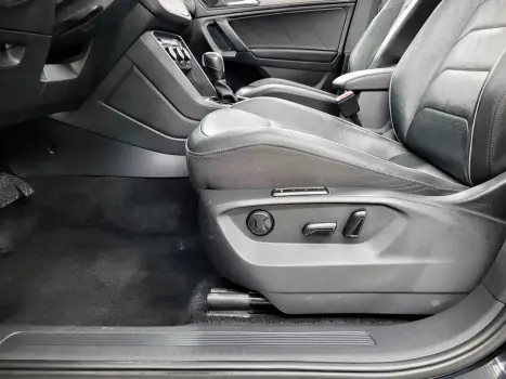 VOLKSWAGEN Tiguan 1.4 250 TSI TOTAL FLEX ALLSPACE COMFORTLINE TURBO AUTOM�TICO TIPTRONIC, Foto 15