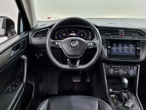 VOLKSWAGEN Tiguan 1.4 250 TSI TOTAL FLEX ALLSPACE COMFORTLINE TURBO AUTOM�TICO TIPTRONIC, Foto 17