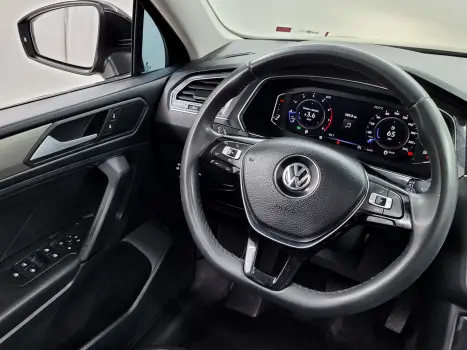 VOLKSWAGEN Tiguan 1.4 250 TSI TOTAL FLEX ALLSPACE COMFORTLINE TURBO AUTOM�TICO TIPTRONIC, Foto 18
