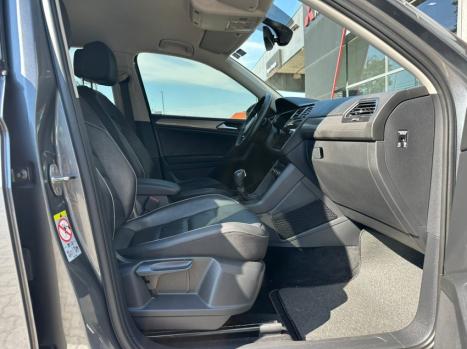 VOLKSWAGEN Tiguan 1.4 250 TSI TOTAL FLEX ALLSPACE COMFORTLINE TURBO AUTOM�TICO TIPTRONIC, Foto 15