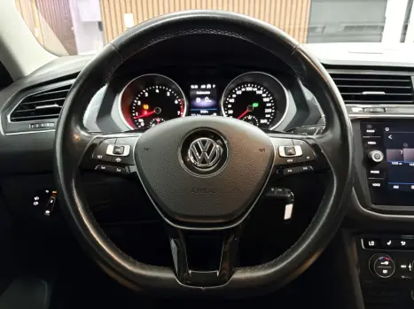 VOLKSWAGEN Tiguan 1.4 250 TSI TOTAL FLEX ALLSPACE COMFORTLINE TURBO AUTOM�TICO TIPTRONIC, Foto 9
