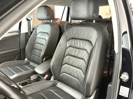 VOLKSWAGEN Tiguan 1.4 250 TSI TOTAL FLEX ALLSPACE COMFORTLINE TURBO AUTOM�TICO TIPTRONIC, Foto 11