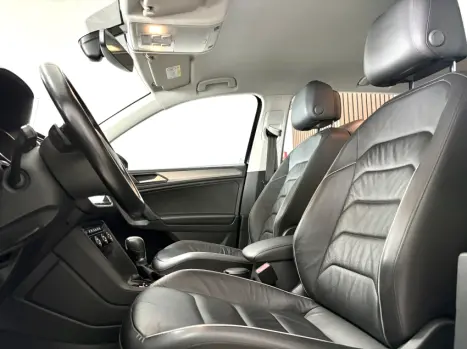 VOLKSWAGEN Tiguan 1.4 250 TSI TOTAL FLEX ALLSPACE COMFORTLINE TURBO AUTOM�TICO TIPTRONIC, Foto 12