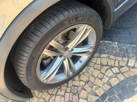 VOLKSWAGEN Tiguan 2.0 350 TSI TOTAL FLEX ALLSPACE R-LINE 4-MOTION TURBO AUTOM�TICO DSG, Foto 12