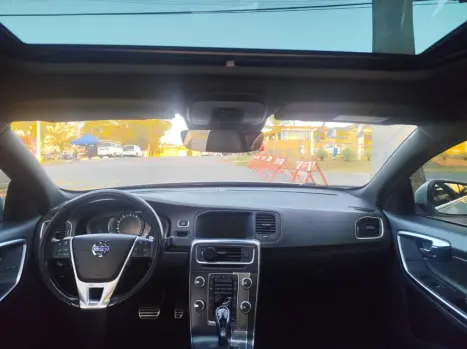 VOLVO S60 2.0 4P T6 R DESIGN AUTOMTICO, Foto 14