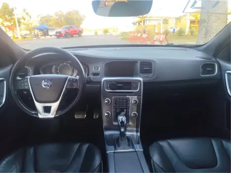 VOLVO S60 2.0 4P T6 R DESIGN AUTOMÁTICO, Foto 10