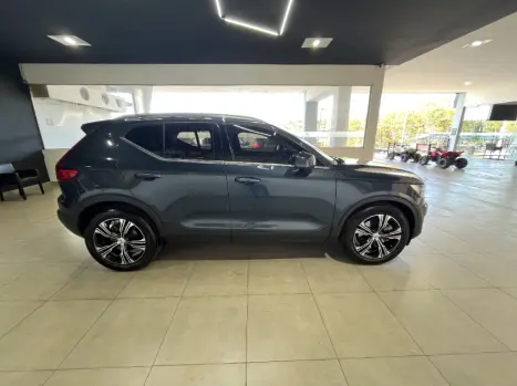 VOLVO XC40 1.5 16V 4P T5 RECHARGE H�BRIDO INSCRIPTION GEARTRONIC AUTOM�TICO, Foto 4