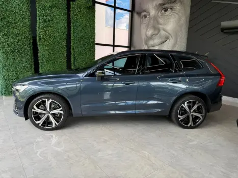 VOLVO XC60 2.0 16V 4P T8 RECHARGE H�BRIDO ULTIMATE DARK AWD TURBO GEARTRONIC AUTOM�TICO, Foto 6