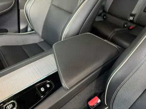 VOLVO XC60 2.0 16V 4P T8 RECHARGE H�BRIDO ULTIMATE DARK AWD TURBO GEARTRONIC AUTOM�TICO, Foto 18