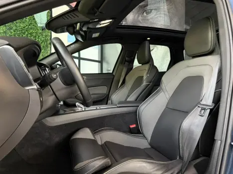 VOLVO XC60 2.0 16V 4P T8 RECHARGE H�BRIDO ULTIMATE DARK AWD TURBO GEARTRONIC AUTOM�TICO, Foto 19