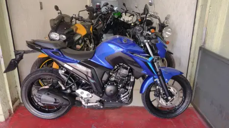 YAMAHA FZ 25 250 Fazer Flex , Foto 1