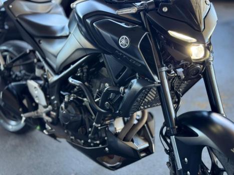 YAMAHA MT-03 300 ABS, Foto 4