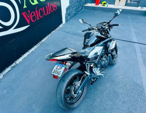 YAMAHA MT-03 300 ABS, Foto 4