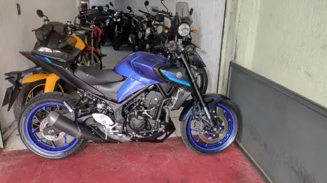 YAMAHA MT-03 300 ABS, Foto 1