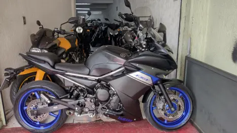 YAMAHA XJ6 600 F, Foto 1