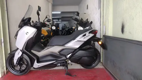 YAMAHA XMax 250 , Foto 2