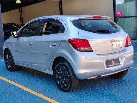 CHEVROLET Onix Hatch 1.4 4P FLEX LT, Foto 6
