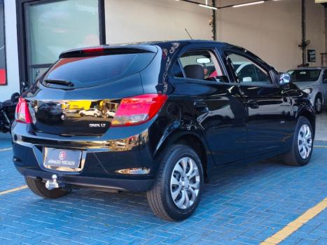 CHEVROLET Onix Hatch 1.4 4P FLEX LT, Foto 6
