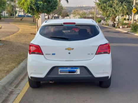 CHEVROLET Onix Hatch 1.4 4P FLEX LT, Foto 3