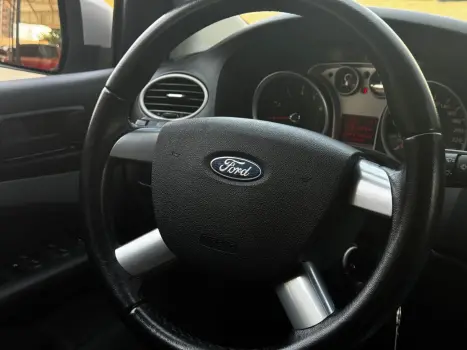 FORD Focus Hatch 1.6 16V 4P FLEX GL, Foto 9