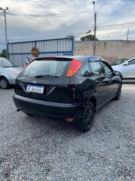 FORD Focus Hatch 1.8 16V 4P, Foto 8