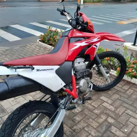 HONDA XR Tornado 250 , Foto 2