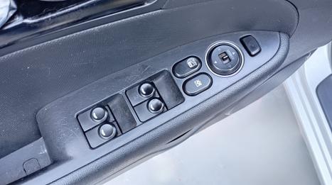 HYUNDAI I30 2.0 16V 4P, Foto 8