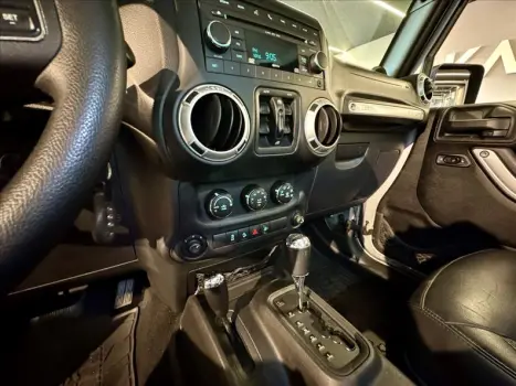 JEEP Wrangler 3.8 V6 4P UNLIMITED SAHARA 4X4 AUTOMTICO, Foto 10