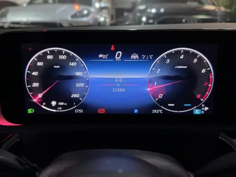 MERCEDES-BENZ CLA 200 , Foto 4