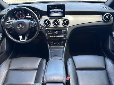 MERCEDES-BENZ GLA 200 , Foto 3