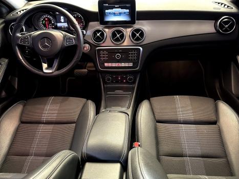 MERCEDES-BENZ GLA 200 , Foto 4