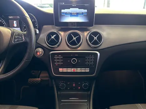 MERCEDES-BENZ GLA 200 , Foto 19