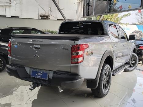 MITSUBISHI L 200 Triton 2.4 16V SPORT HPE 4X4 CABINE DUPLA TURBO DIESEL AUTOMTICO, Foto 6