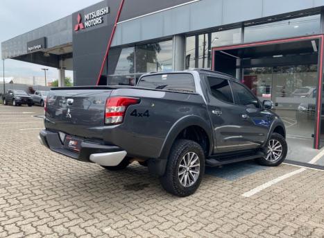 MITSUBISHI L 200 Triton 2.4 16V OUTDOOR HPE-S 4X4 CABINE DUPLA TURBO DIESEL AUTOMTICO, Foto 6