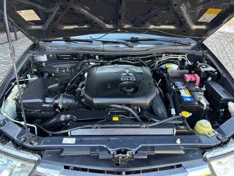 MITSUBISHI L 200 Triton 3.2 16V HPE 4X4 CABINE DUPLA TURBO DIESEL INTERCOOLER AUTOMTICO, Foto 13