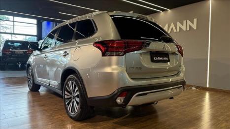 MITSUBISHI Outlander 3.0 V6 24V 4P HPE-S AWD AUTOMTICO, Foto 13