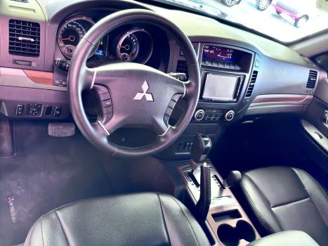 MITSUBISHI Pajero Full 3.8 V6 24V HPE 4X4 AUTOMTICO, Foto 2