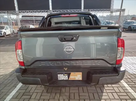 NISSAN Frontier 2.3 ATTACK CABINE DUPLA 4X4 BI-TURBO DIESEL AUTOMTICO, Foto 2
