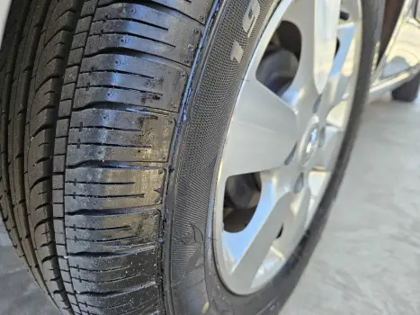 NISSAN Livina 1.8 16V 4P FLEX AUTOMTICO, Foto 15