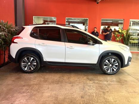 PEUGEOT 2008 , Foto 21