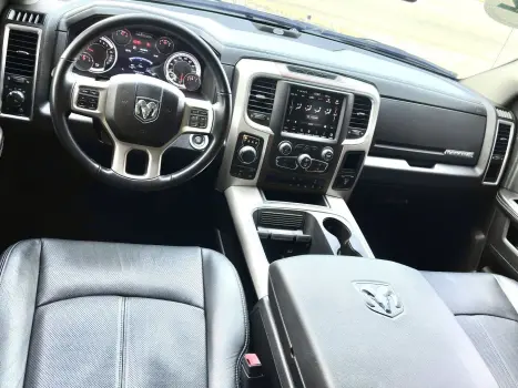 RAM Classic 5.7 V8 32V 4P HEMI LARAMIE AUTOMTICO, Foto 2