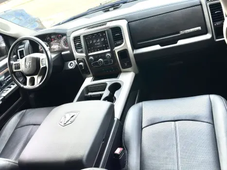 RAM Classic 5.7 V8 32V 4P HEMI LARAMIE AUTOMTICO, Foto 3