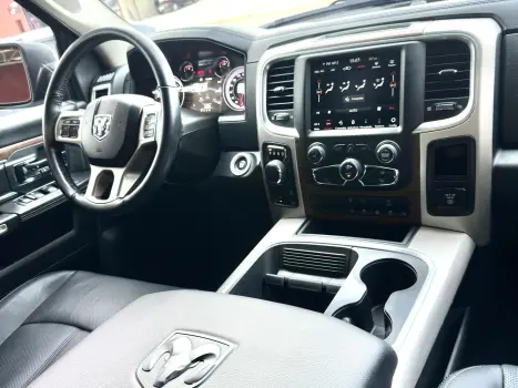RAM Classic 5.7 V8 32V 4P HEMI LARAMIE AUTOMTICO, Foto 4